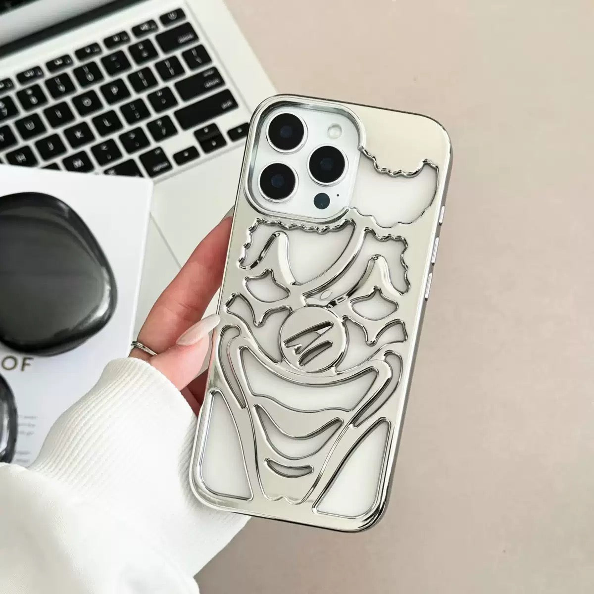 Electroplating frosted hollow clown phone case