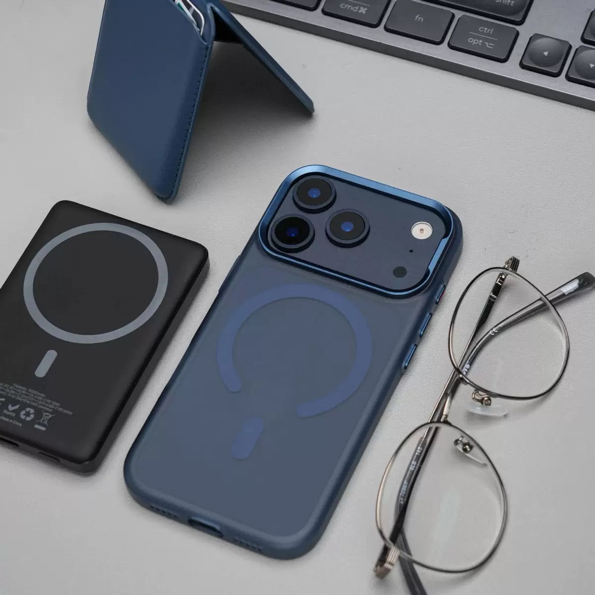 Ultra-thin Fall protection Frosted Skin-friendly Magnetic Phone Case