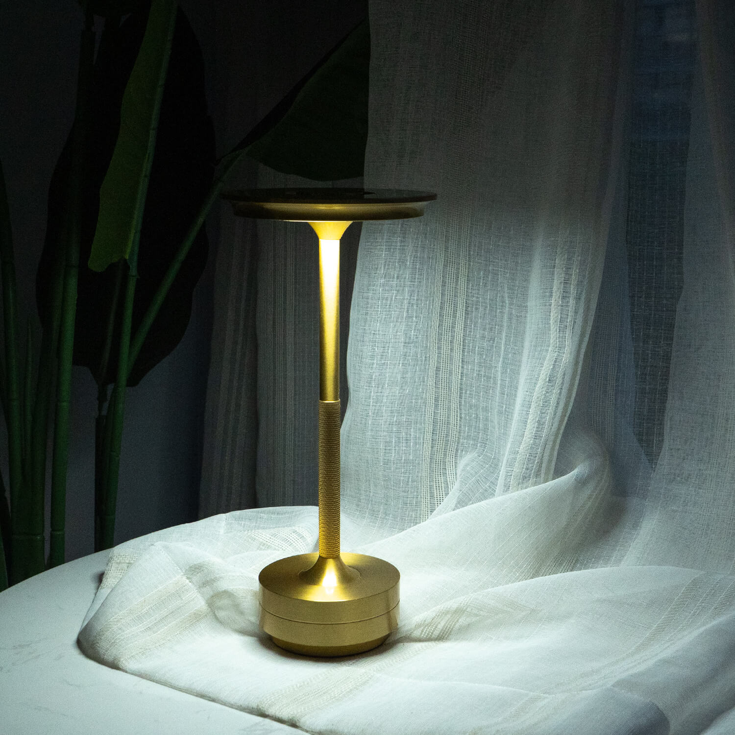 CZBRM™ Metallic Cordless Table Lamp