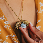 Load image into Gallery viewer, 🌻&quot;YOU ARE MY SUNSHINE&quot; SUNFLOWER NECKLACE WITH GIFT BOX
